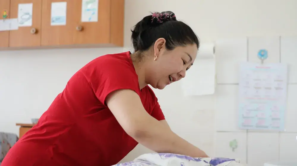 Meerim Suranbay kyzy: “Every woman in labor is like my own sister and I understand that the only thing she wants is to safely cuddle her newborn”